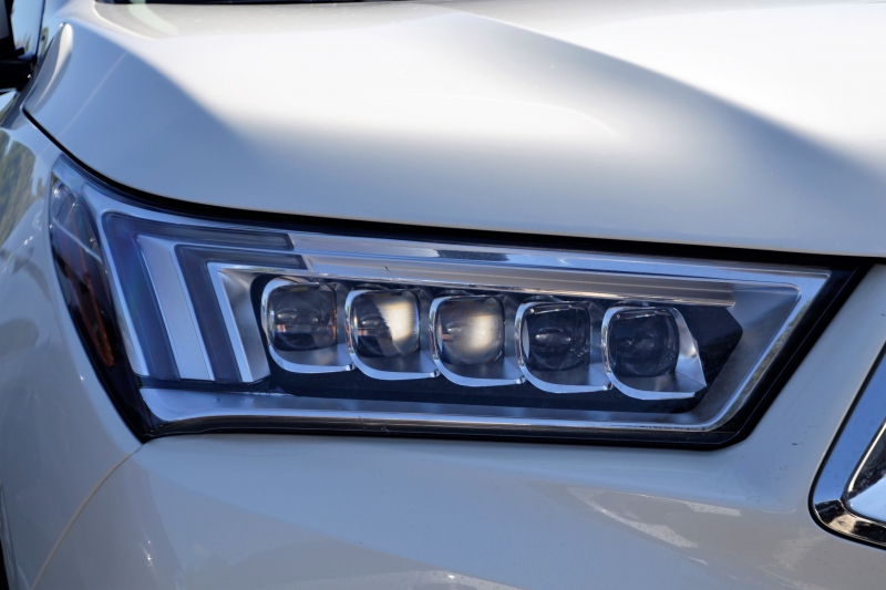 moto-ESPARRON-min_acura-headlamp-2834131